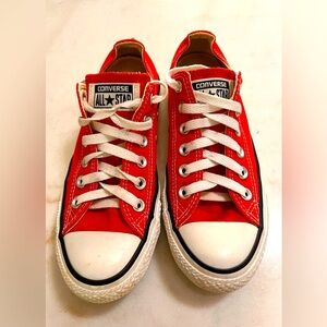 Converse Chuck Taylor Red Low top Unisex Sneakers Women’s Size 7 M Size 5